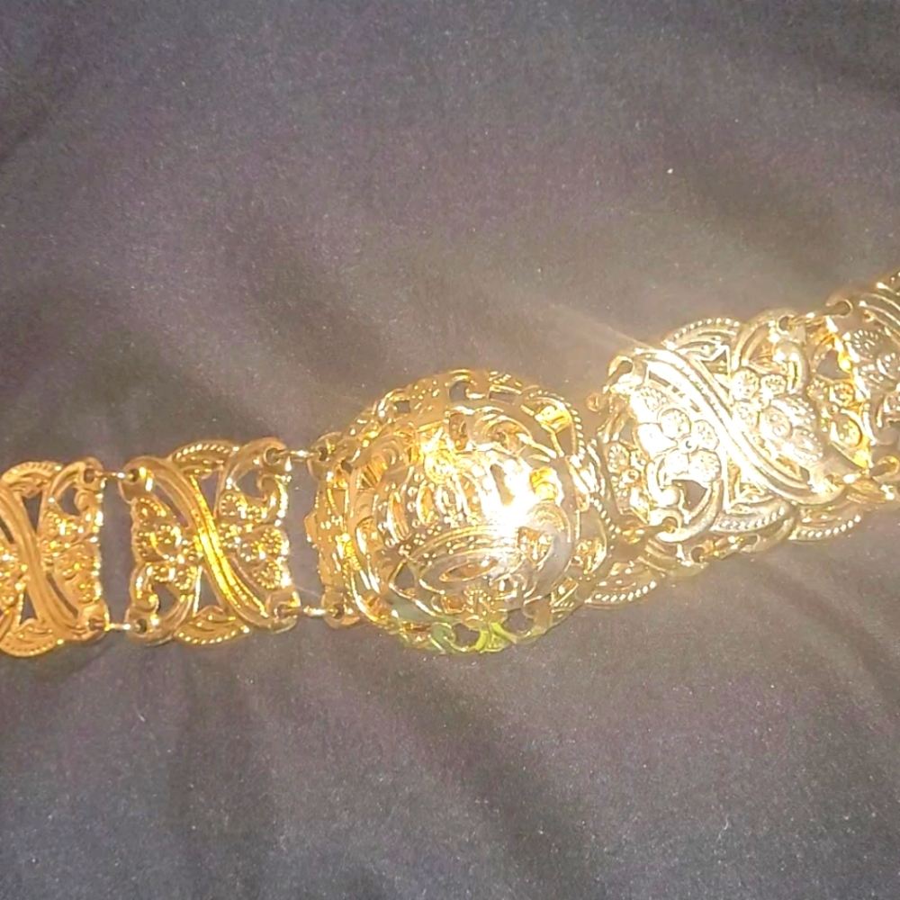 LOWSTART🚨VTG BELT 18K GOLD FINISH 41 INCH ADJUSTABLE HAVE DOUBLE HOOK🪝